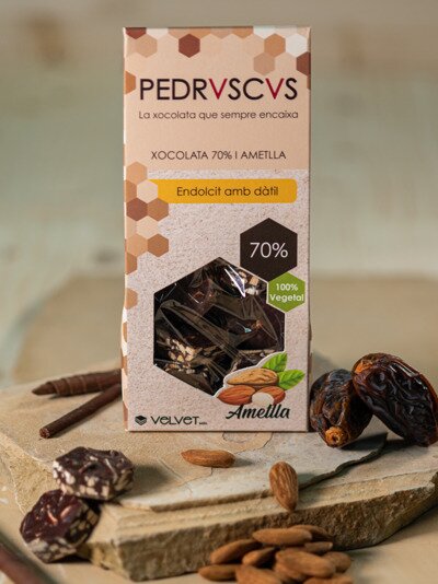 PEDRVSCVS xocolata negra 70% dàtil i ametlla
